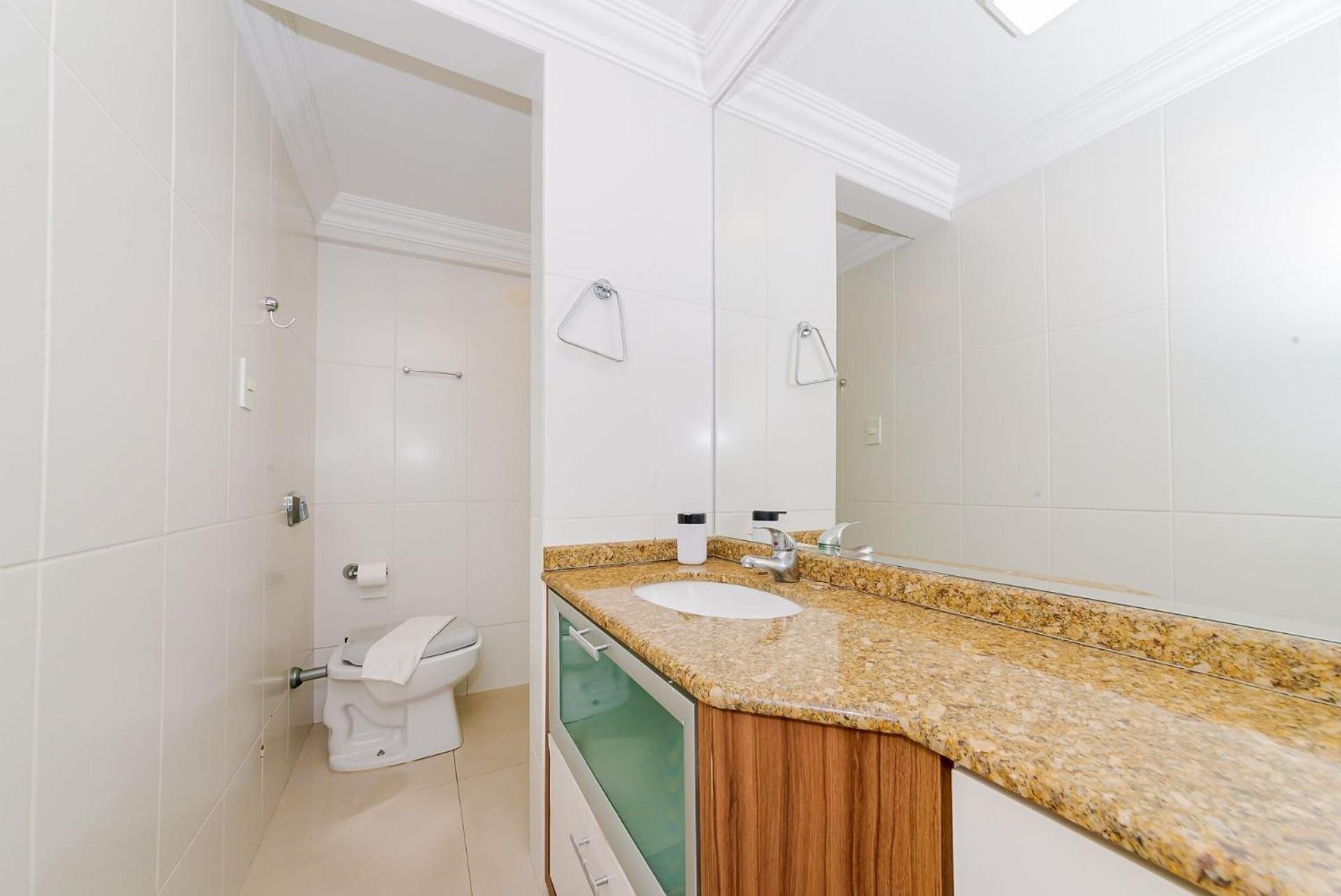 Apto Amplo 1Suite Mais 2Quartos - Quadra Mar 50M Da Praia - Somente Familiares Balneario Camboriu Luaran gambar