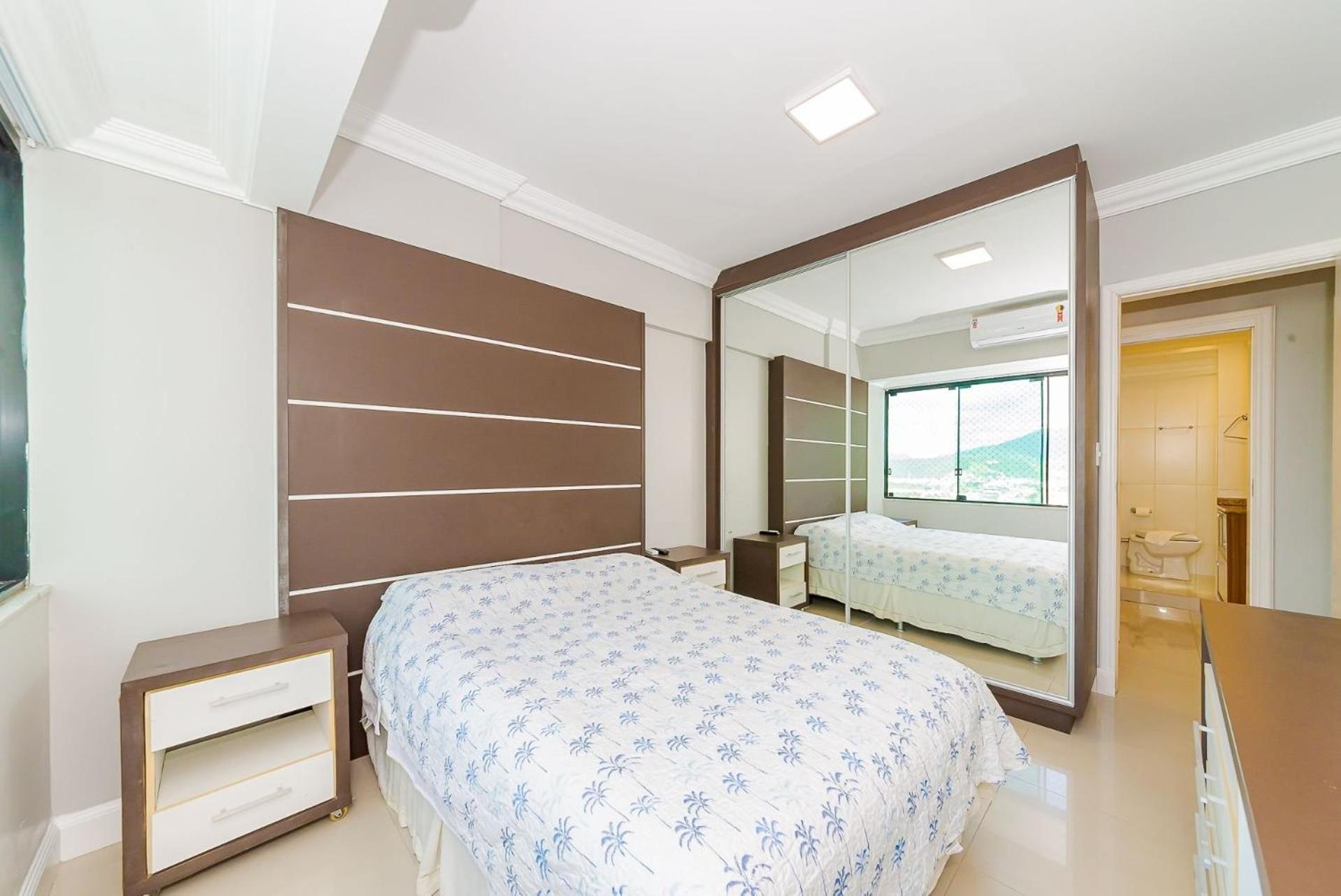 Apto Amplo 1Suite Mais 2Quartos - Quadra Mar 50M Da Praia - Somente Familiares Balneario Camboriu Luaran gambar